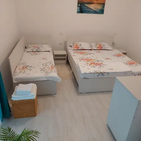 Apartament La Curte Anamaria *